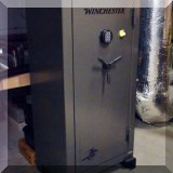 Z04. Winchester gun safe. 